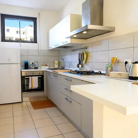 Downtown Garden Apartment *