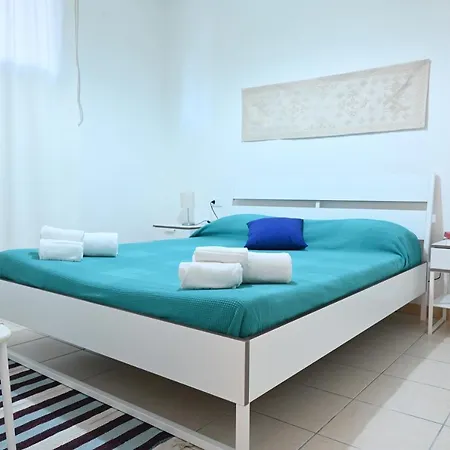 Downtown Garden Apartment *