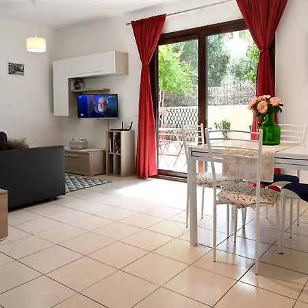 Downtown Garden Apartment Olbia